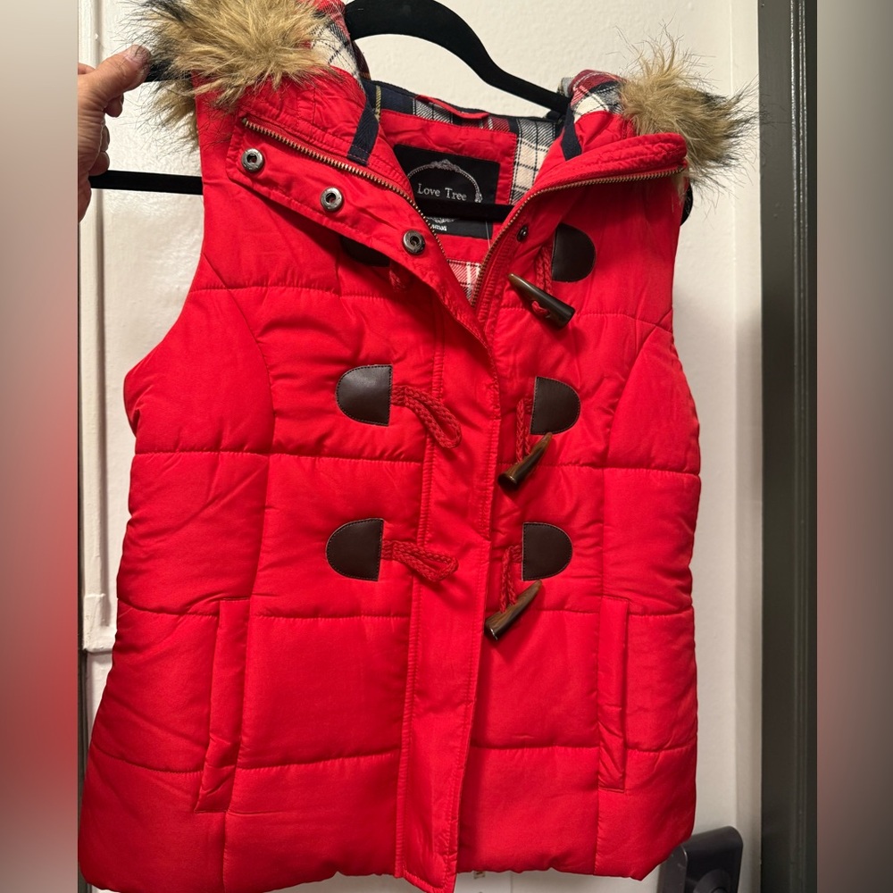 Love Tree Red Puffer Vest with Faux Fur Trim